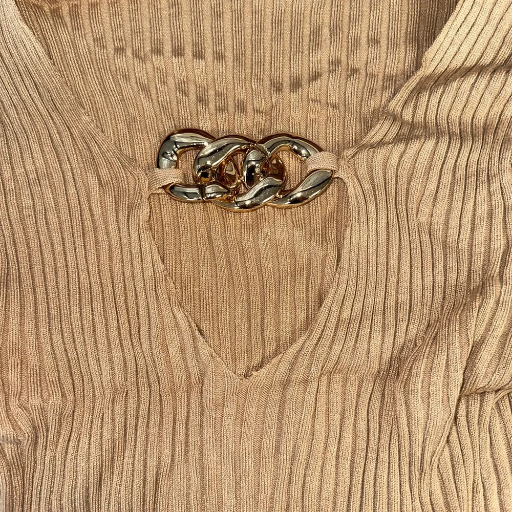 Amazon Sweater - Picture 3 of 3